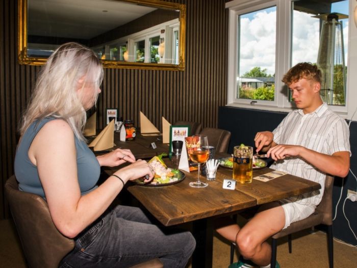 Grill-buffet &amp; ta&#039; selv soft-ice på Restaurant Raakilde