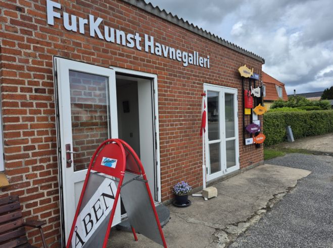 Lige en lille hilsen, for at minde om, at vi har et spændende foredrag på torsdag d. 18. juni her i Karolines Hus. Knud Peder Jensen fortæller om ”I begyndelsen var landet” og andre kunst-ting