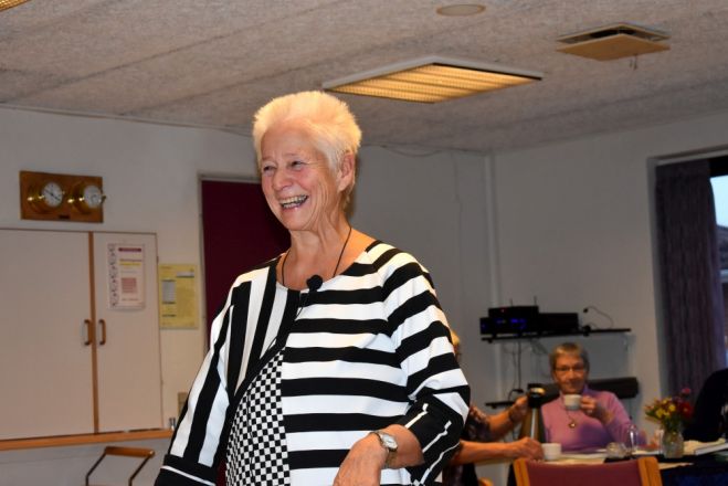 Åse Lykke Jensen underholdt på Fur Ældrecenter
